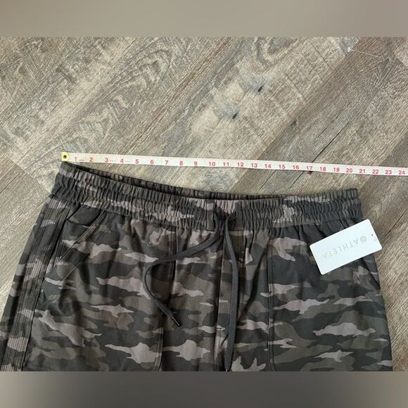 Athleta Camo Farallon Short- Size 22 - Picture 5 of 7